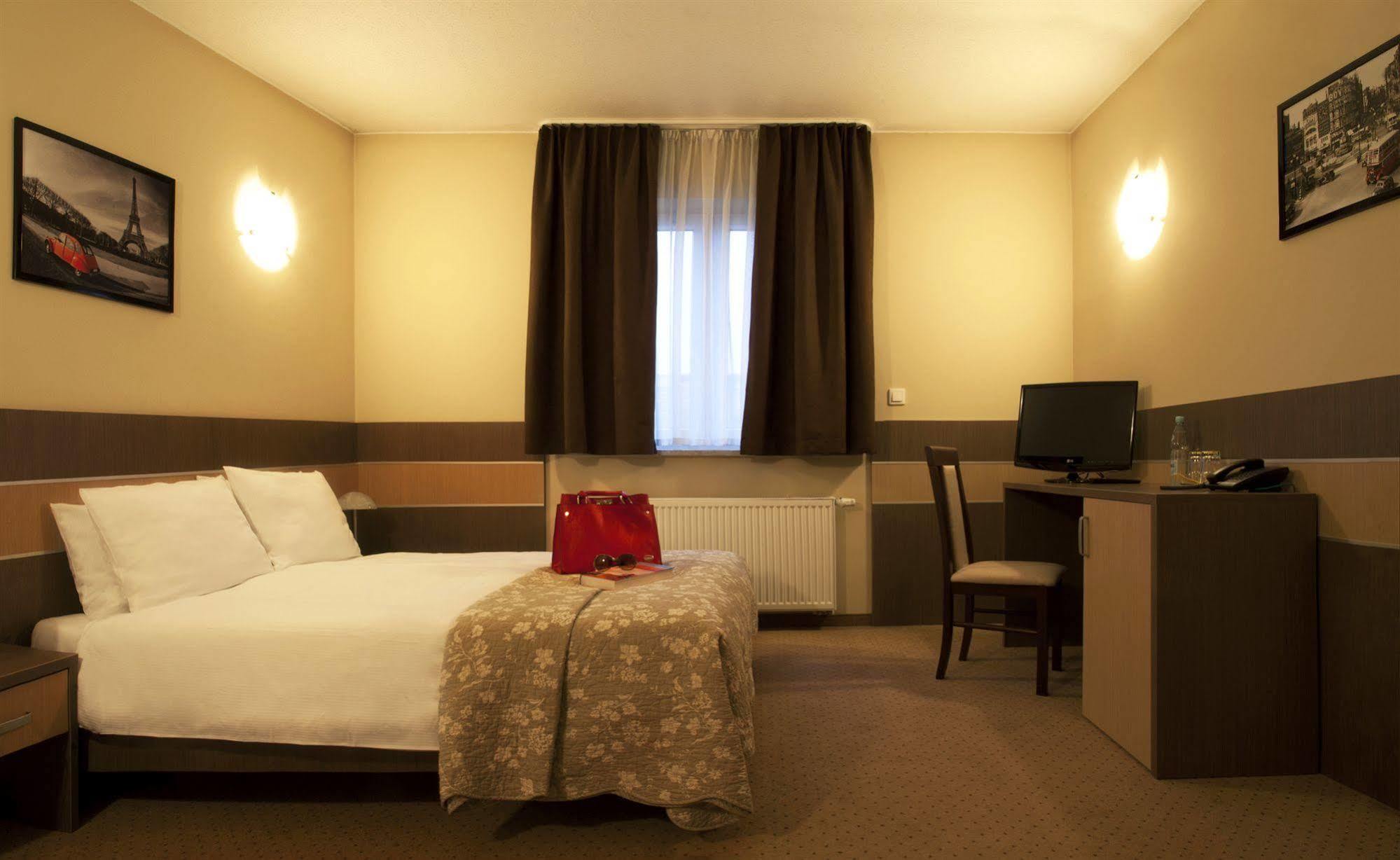 Hotel Sleep Wrocław Zewnętrze zdjęcie